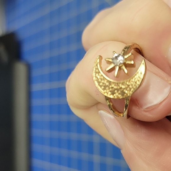 Moon & Diamond Faux Star Gold Tone Ring Size 9 Adjustable - Picture 1 of 6